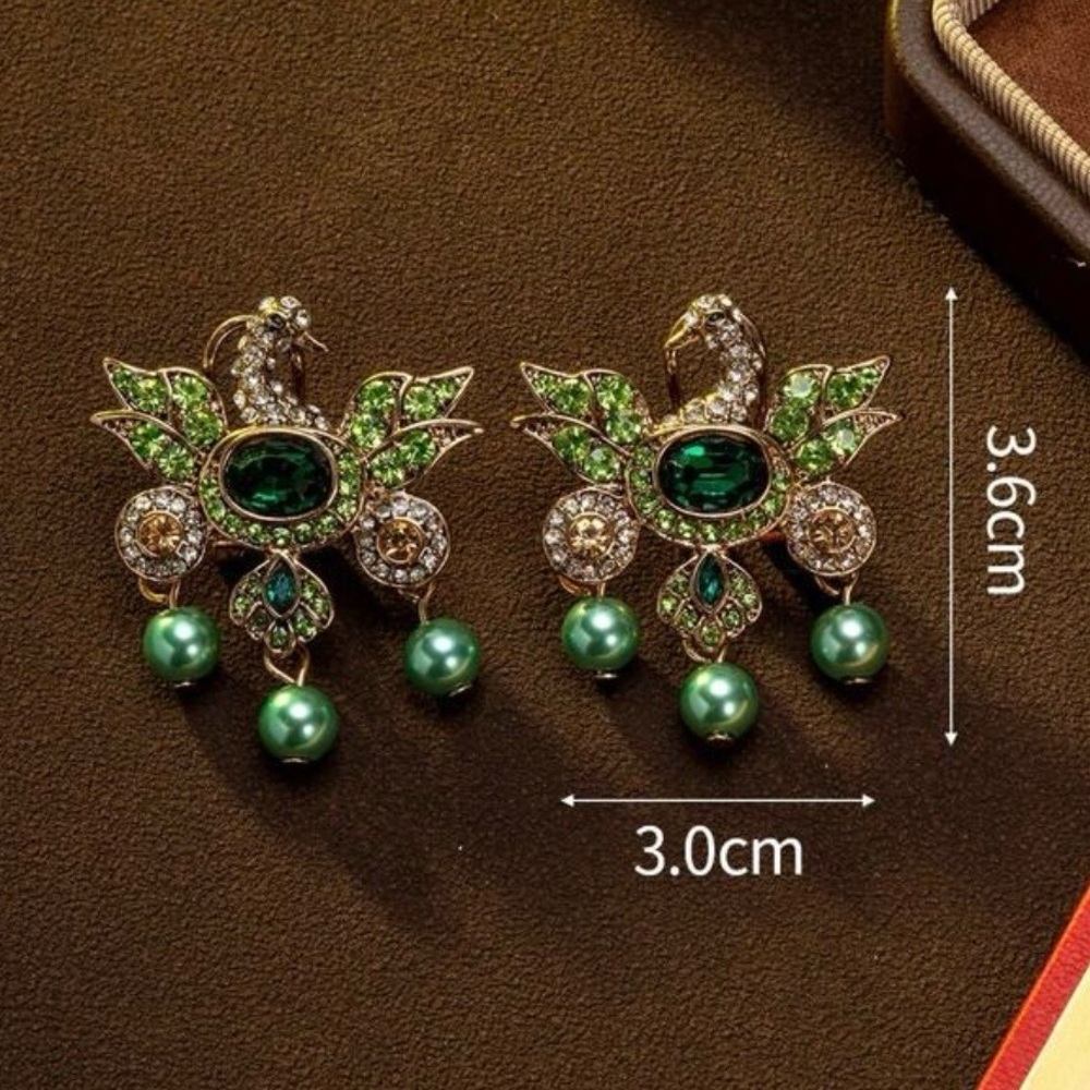Elegant Green and Gold Peacock Necklace Set - Picture 5 of 5